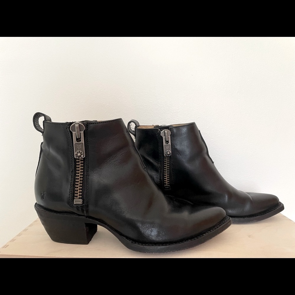 Frye Sacha Moto Boot size 6.5